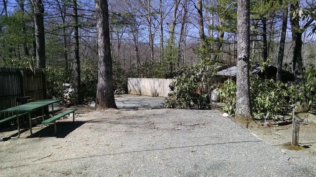 Linville Falls Campground, Rv Park, And Cabins Exterior photo