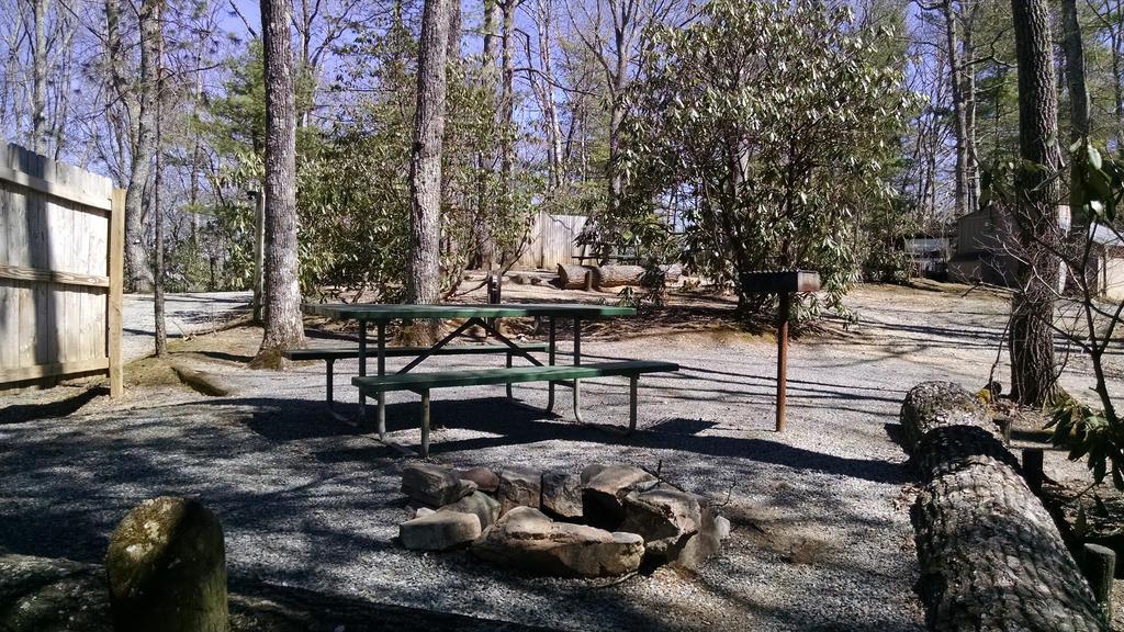 Linville Falls Campground, Rv Park, And Cabins Exterior photo