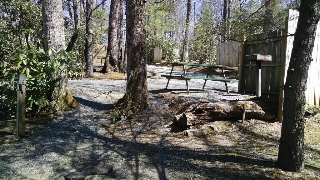 Linville Falls Campground, Rv Park, And Cabins Exterior photo