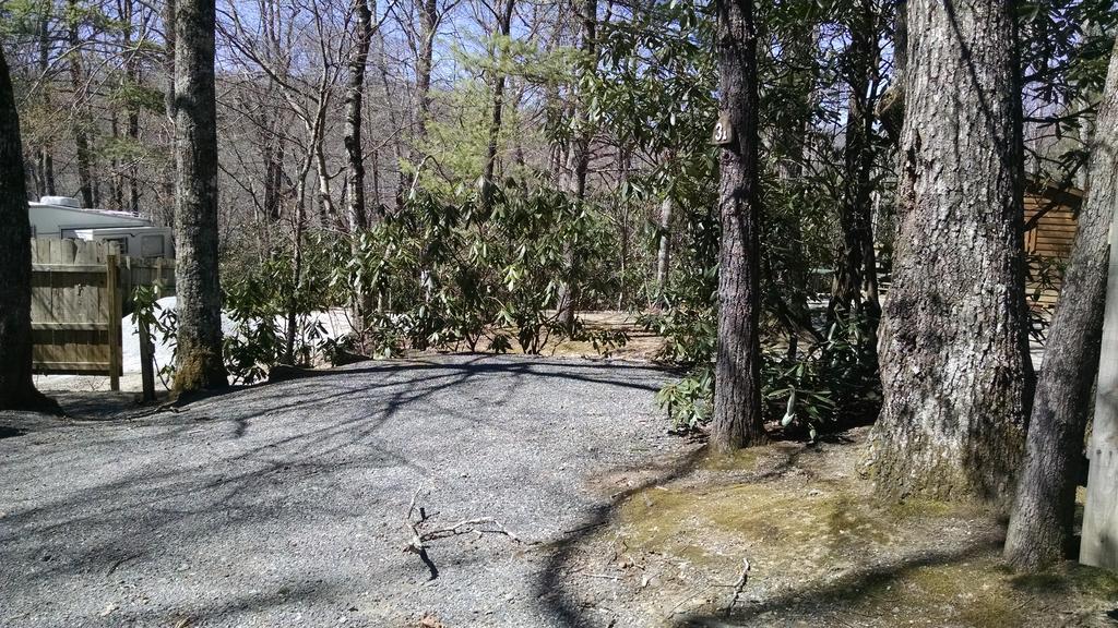Linville Falls Campground, Rv Park, And Cabins Exterior photo