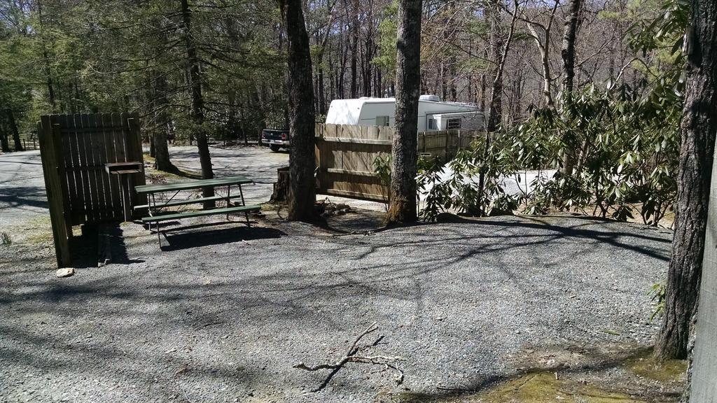 Linville Falls Campground, Rv Park, And Cabins Exterior photo