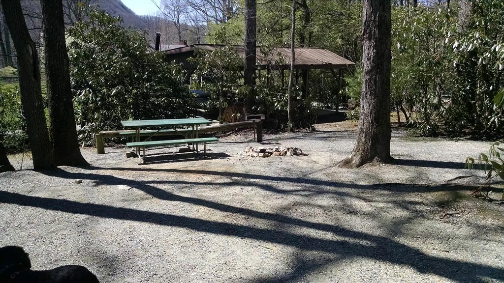 Linville Falls Campground, Rv Park, And Cabins Exterior photo