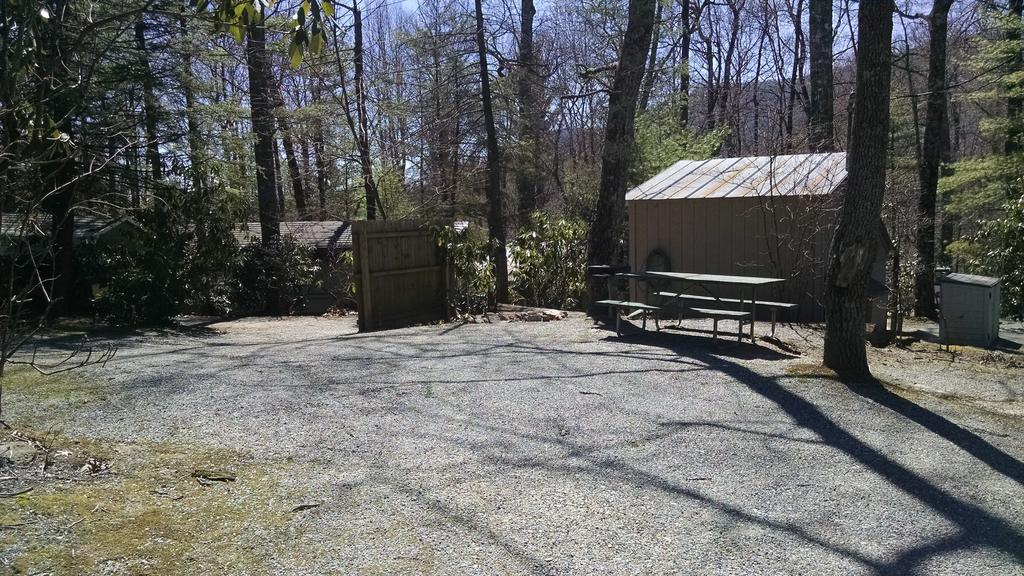 Linville Falls Campground, Rv Park, And Cabins Exterior photo