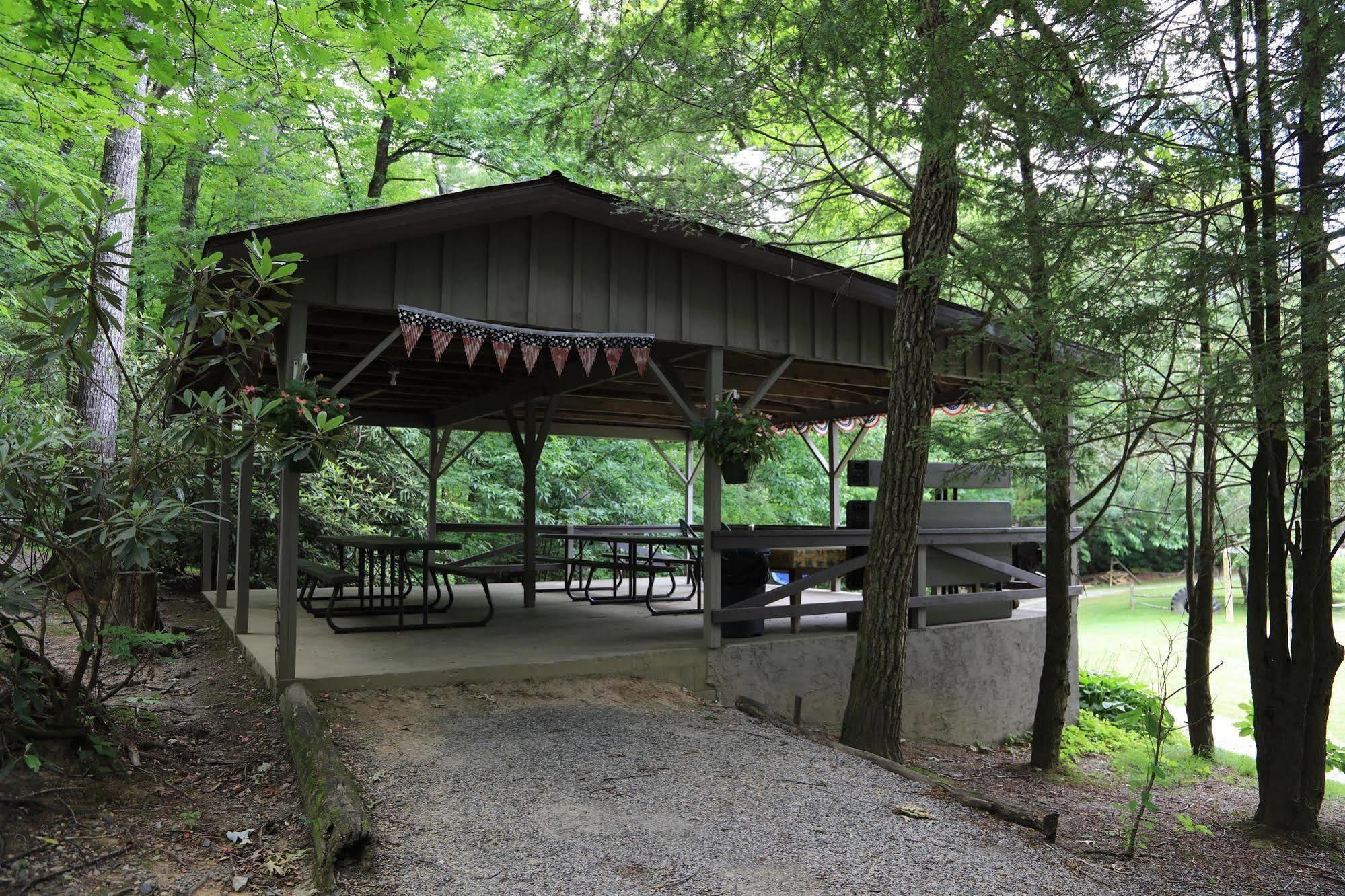 Linville Falls Campground, Rv Park, And Cabins Exterior photo