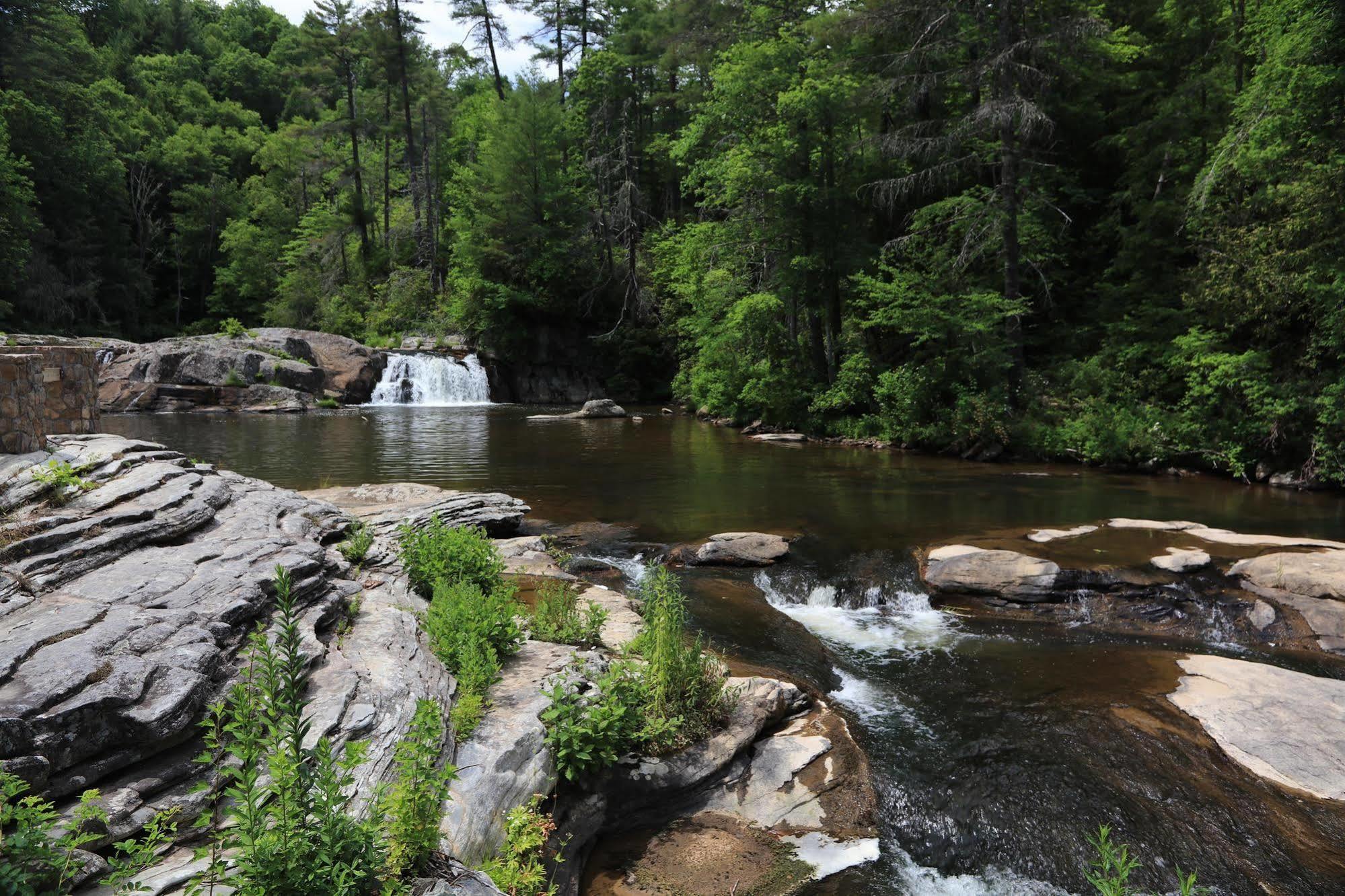 Linville Falls Campground, Rv Park, And Cabins Exterior photo