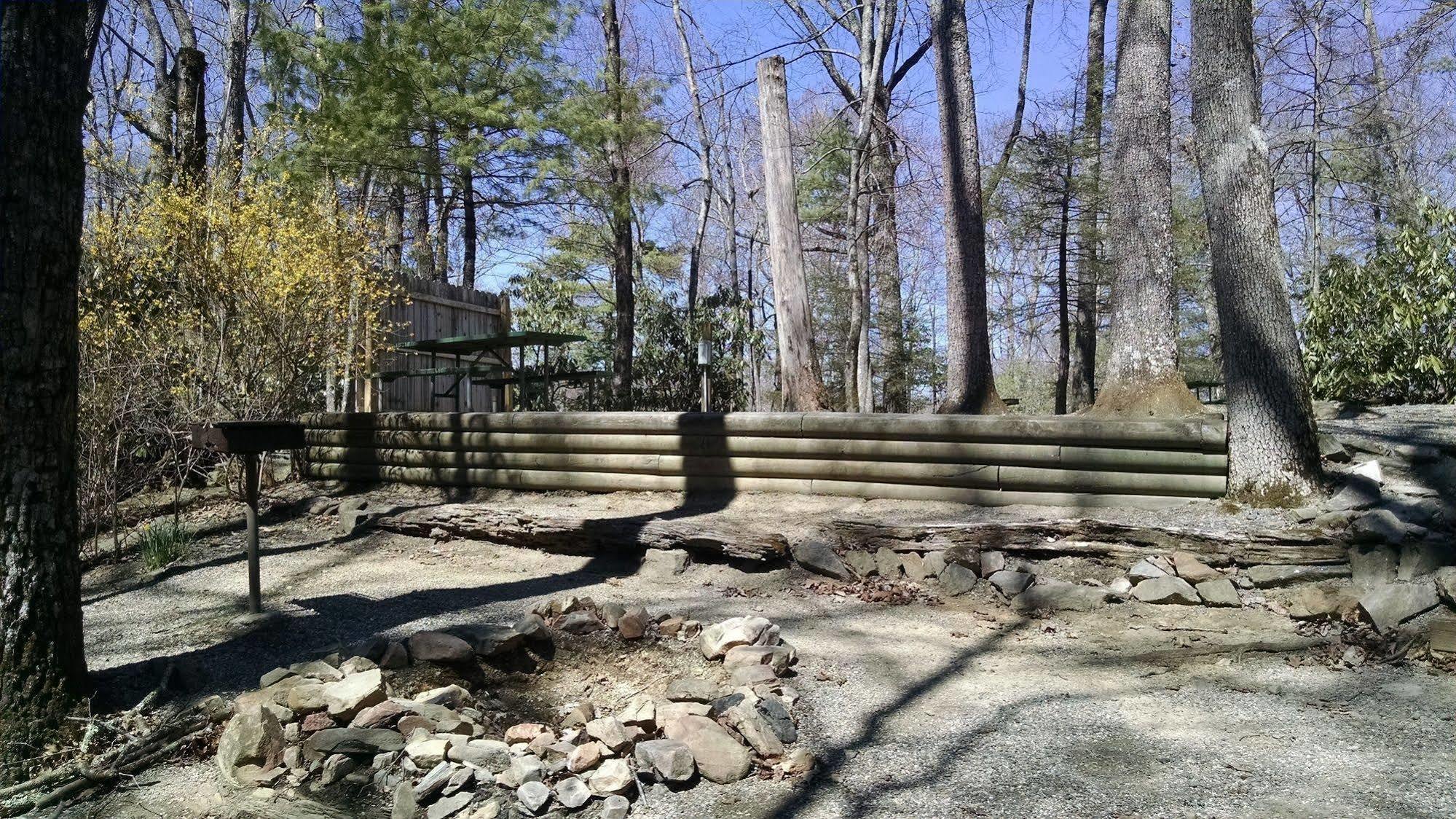 Linville Falls Campground, Rv Park, And Cabins Exterior photo