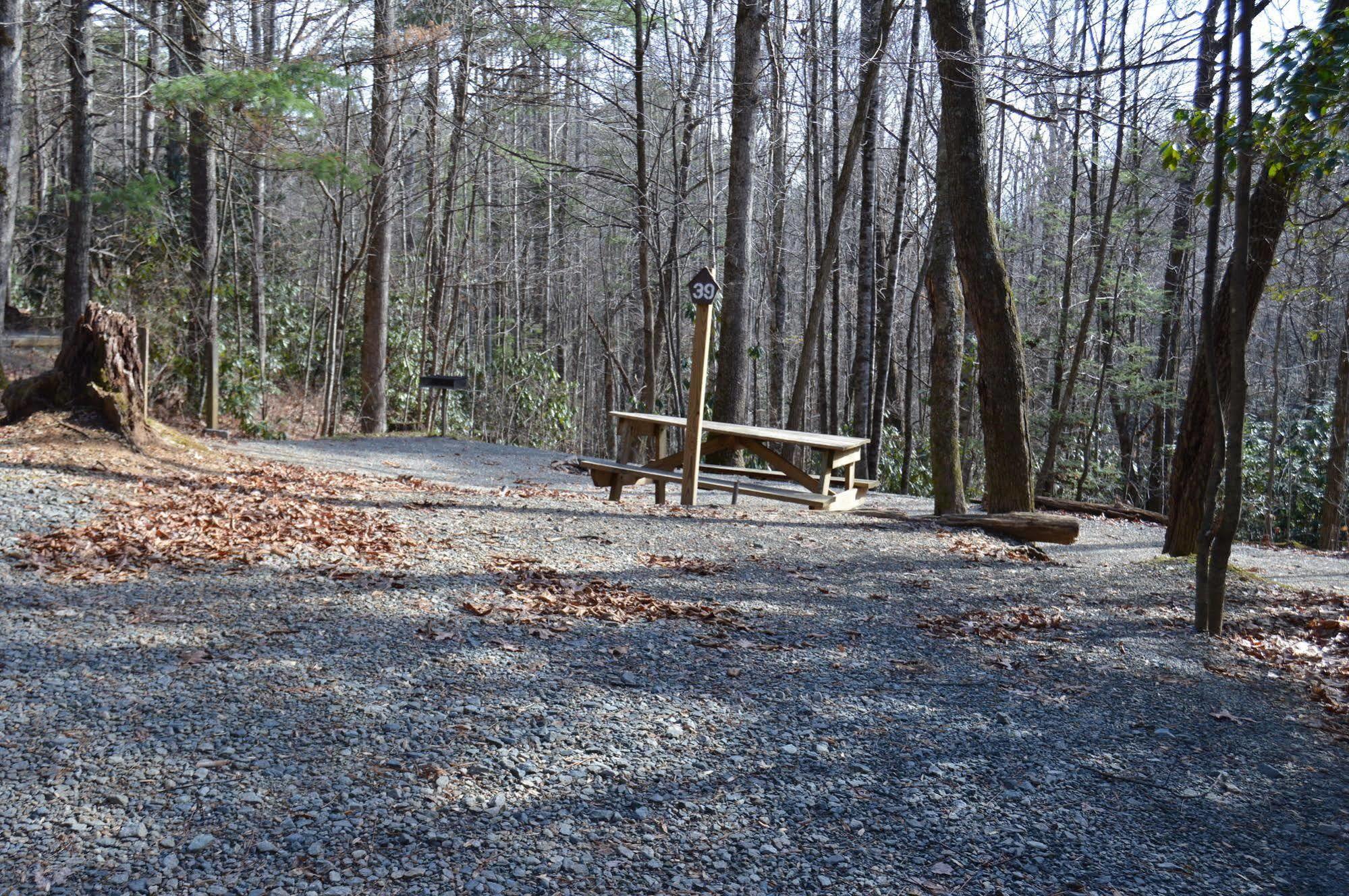 Linville Falls Campground, Rv Park, And Cabins Exterior photo